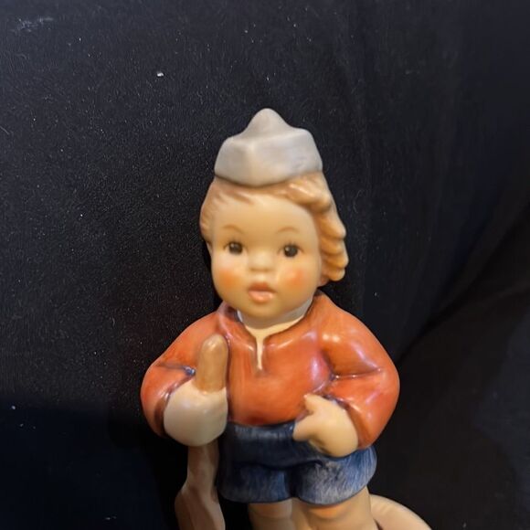 Hummel Figurine “First Mate” Exclusive Edition for Club Members - Picture 7 of 7